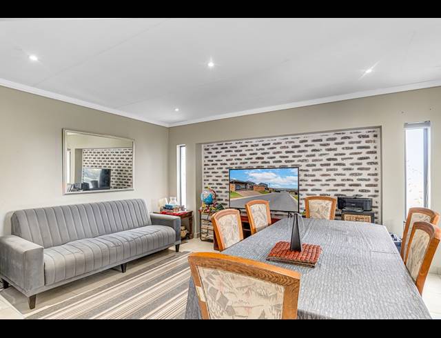 3 BEDROOM FREEHOLD FOR SALE IN LION PRIDE